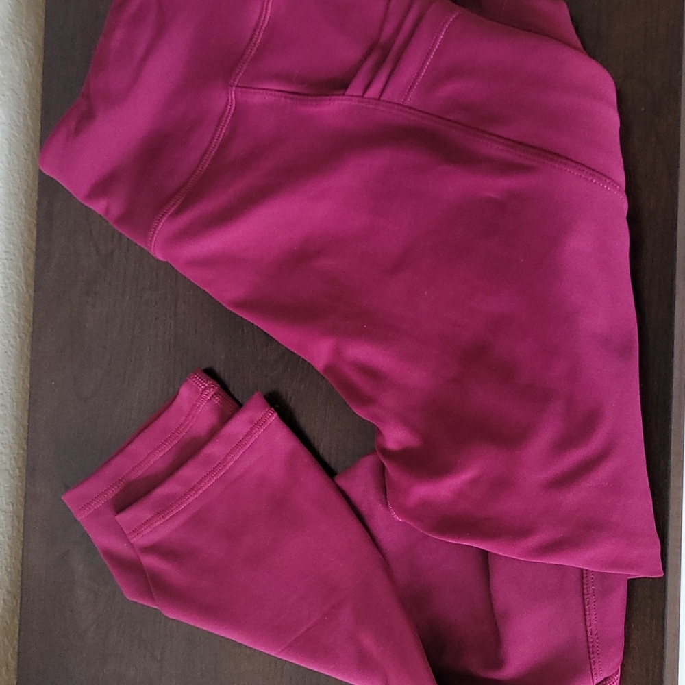 Zyia Cranberry Light n Tight Triple Pocket Leggings